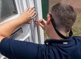 Blackpool locksmith changing door lock