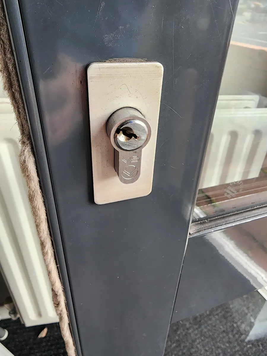 Euro cylinder in an aluminium shopfront door.
